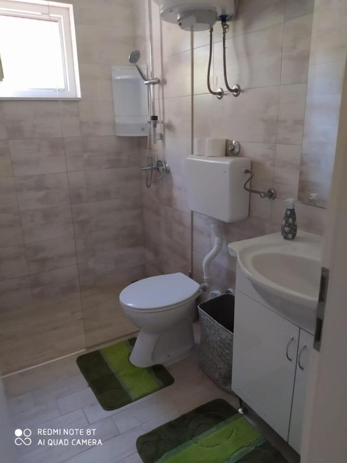Apartmani Ana Vir Exterior foto