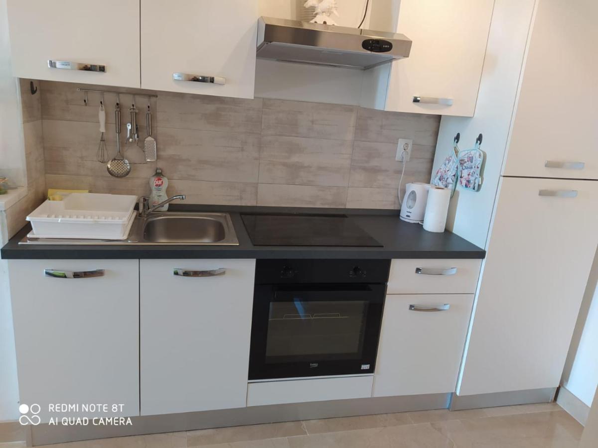 Apartmani Ana Vir Exterior foto