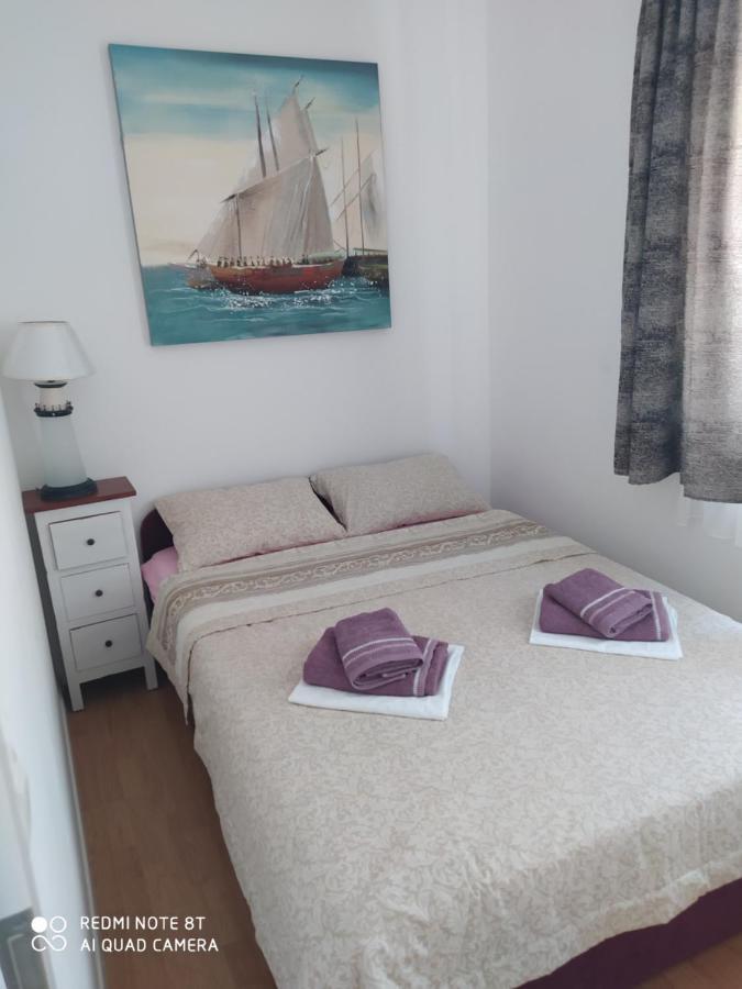 Apartmani Ana Vir Exterior foto